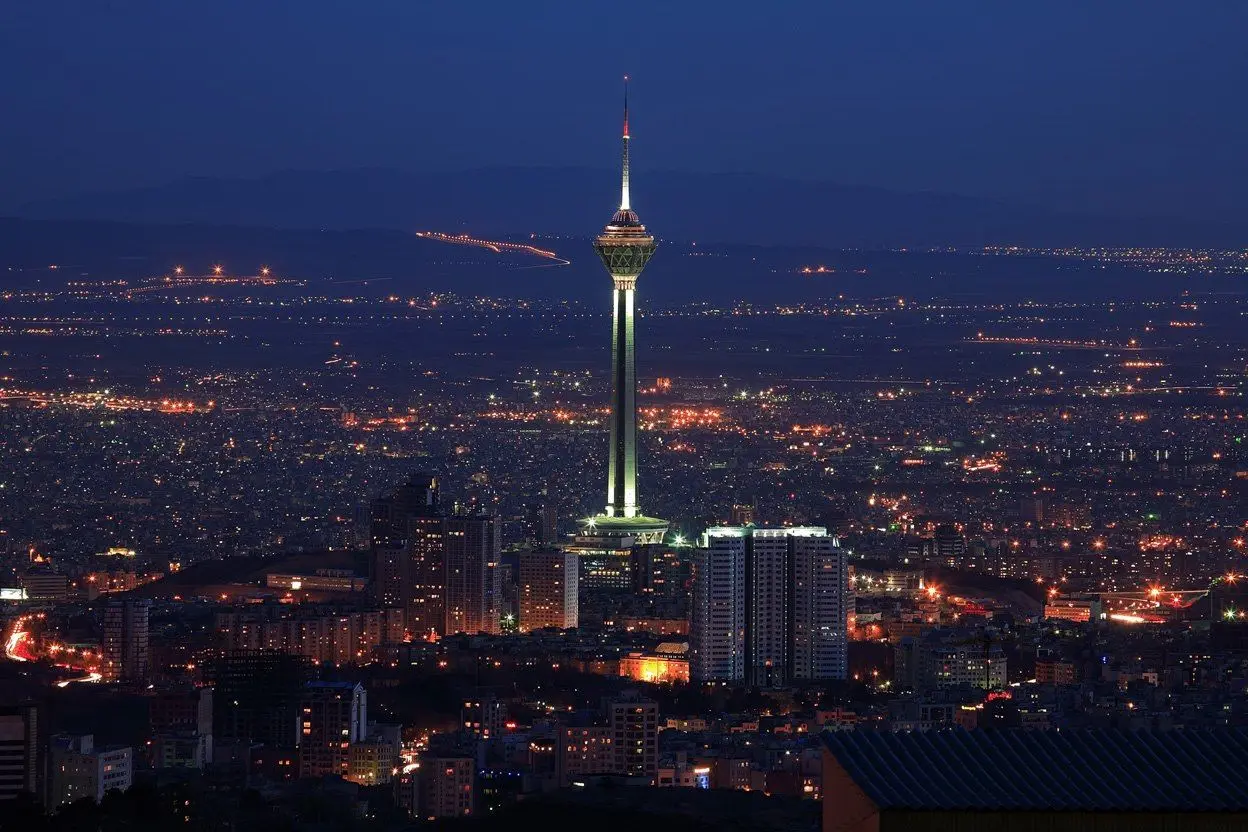 پارک ملی تهران با طبیعت سبز و درختان پر برگ