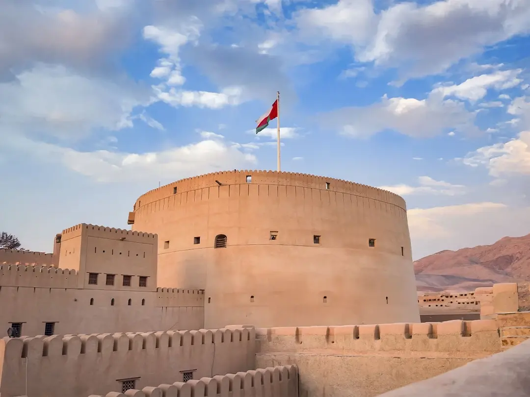 منظره شهر مسقط، پایتخت اورامان، با معماری سنتی و مدرن