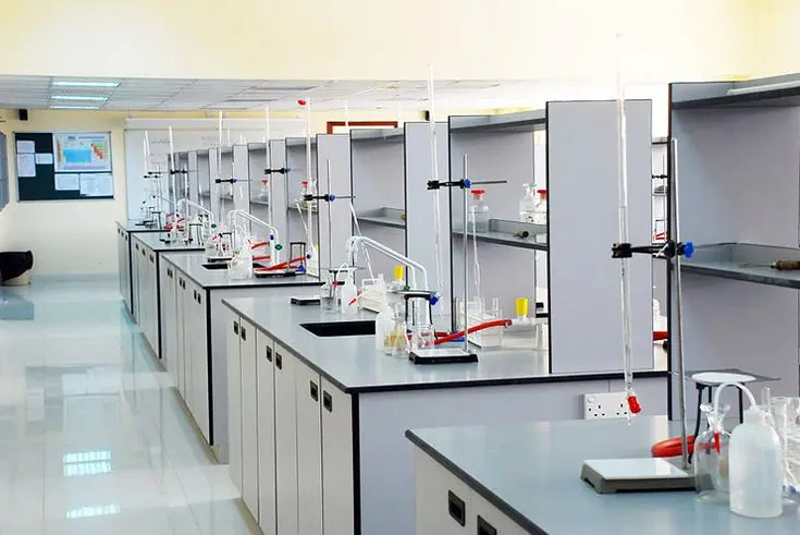 دستگاه‌های پیشرفته در آزمایشگاه پزشکی