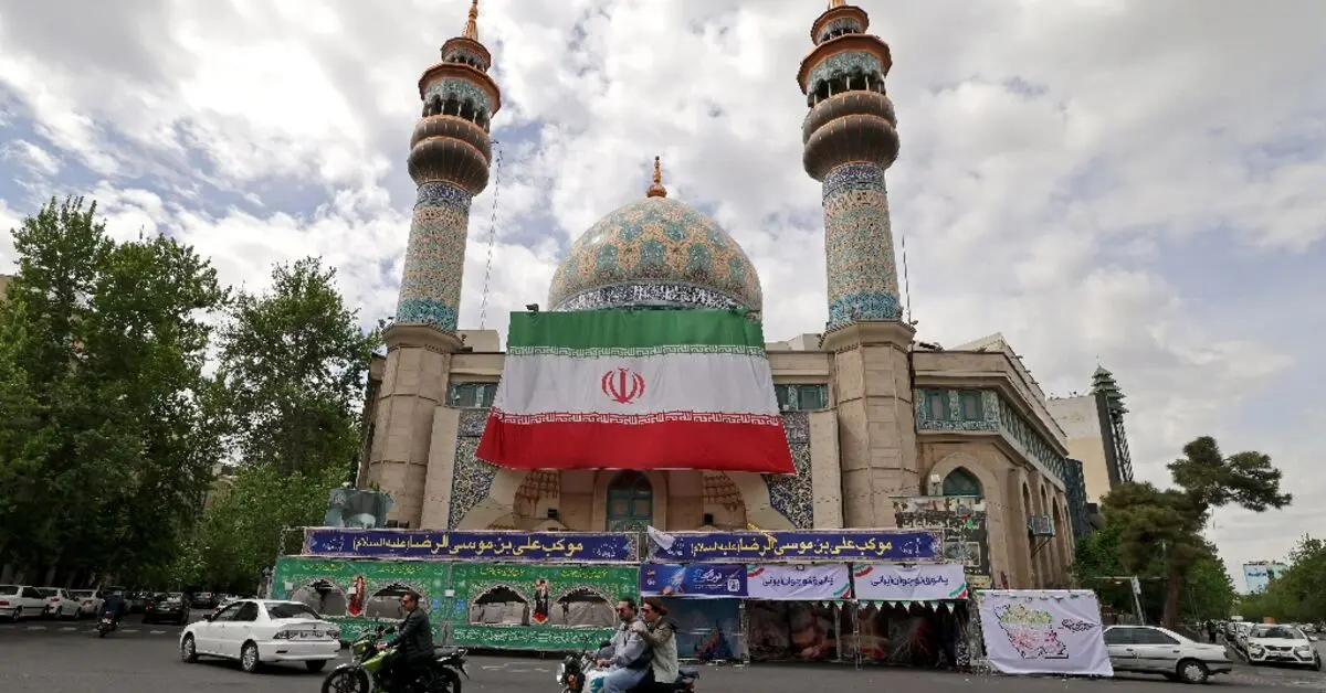 حرم امام رضا در ماشhad با معماری اسلامی و زیباییهای تاریخی