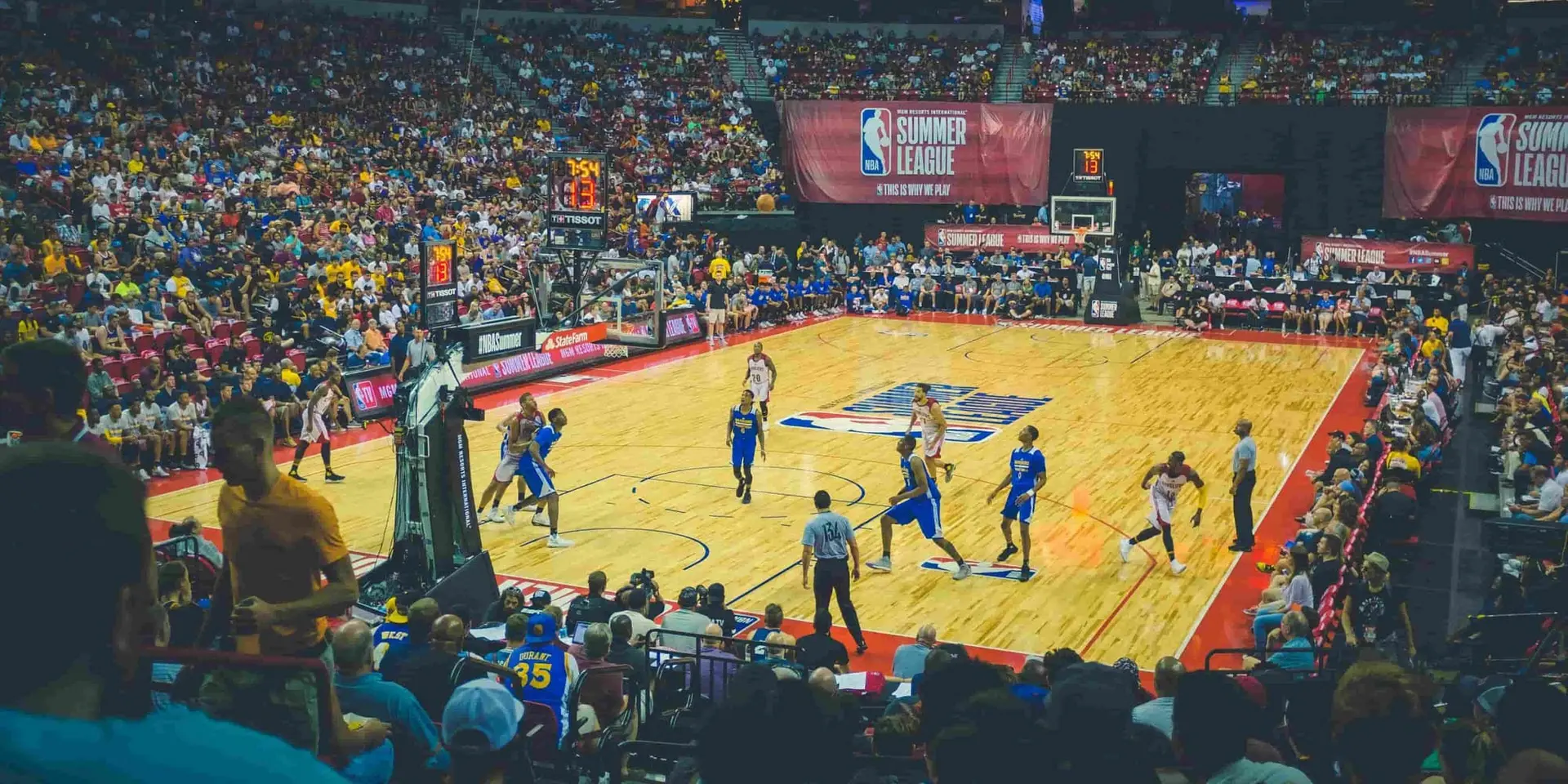 یک بازیکن NBA در حال مصرف یک وعده غذایی سالم و کامل
