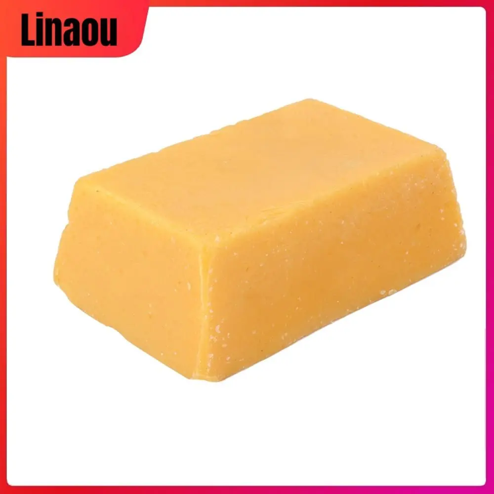 عسل طبیعی در ظرف شیشه‌ای که نشان‌دهنده کیفیت و اصالت آن است