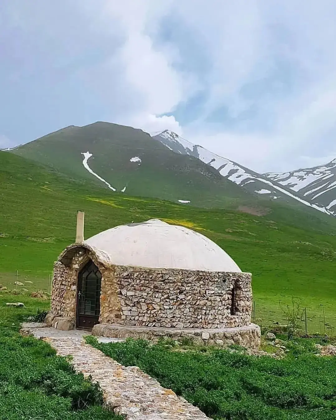 منظره کوهستانی و آبشارهای اردبیل