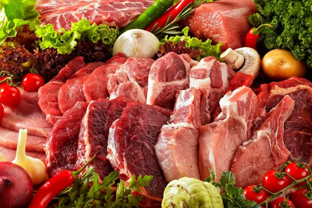 دامداری مدرن به عنوان نمونهای از بخش تولید گوشت تحت تأثیر هزینهها و عرضه