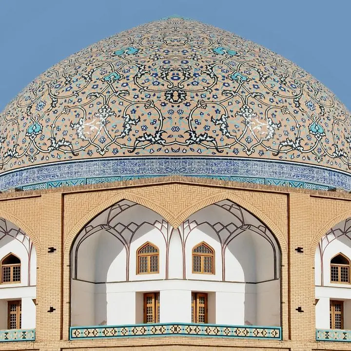 کاشیکاری و نقاشیهای زیبا در داخل مسجد شیخ لطفالله