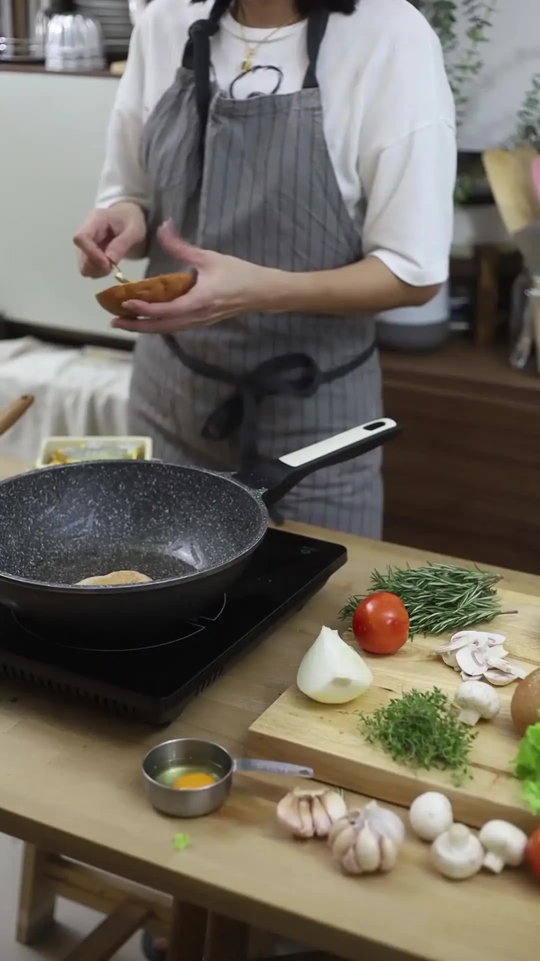 معدن مواد اولیه آشپزی مانند سبزیجات، ادویه و مواد اولیه دیگر