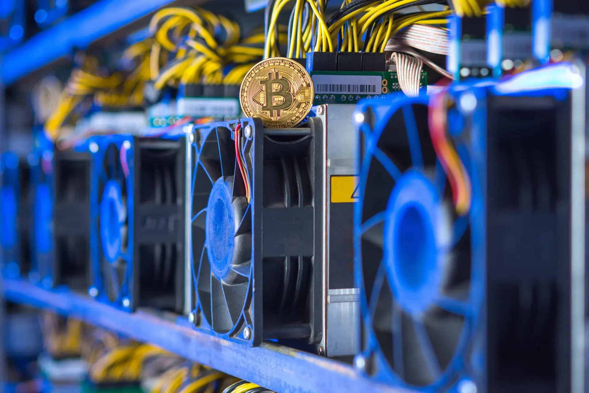 گرافیک نمایشگر تجهیزات ماینینگ بیتکوین و شبکه بلاکچین