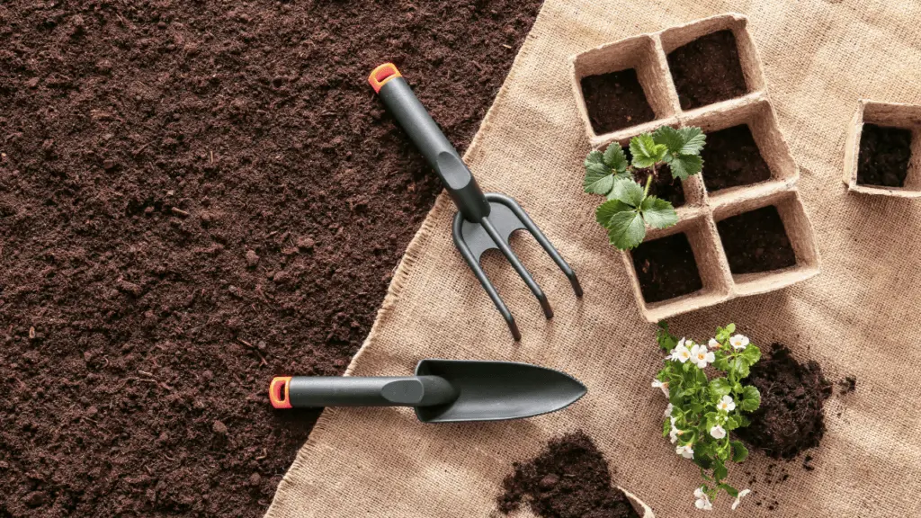 ساخت خاک مناسب برای باغ