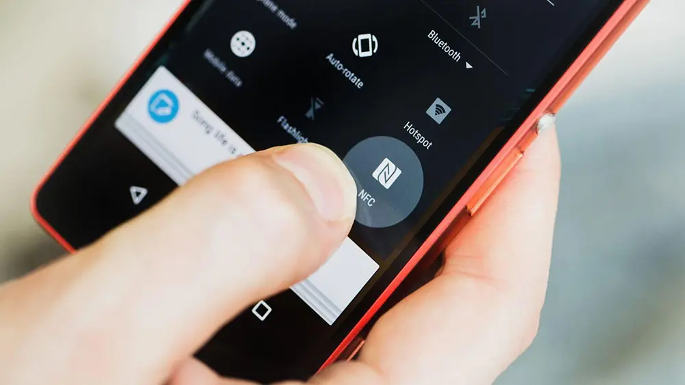 تلفن همراه با فناوری NFC برای پرداخت بدون تماس