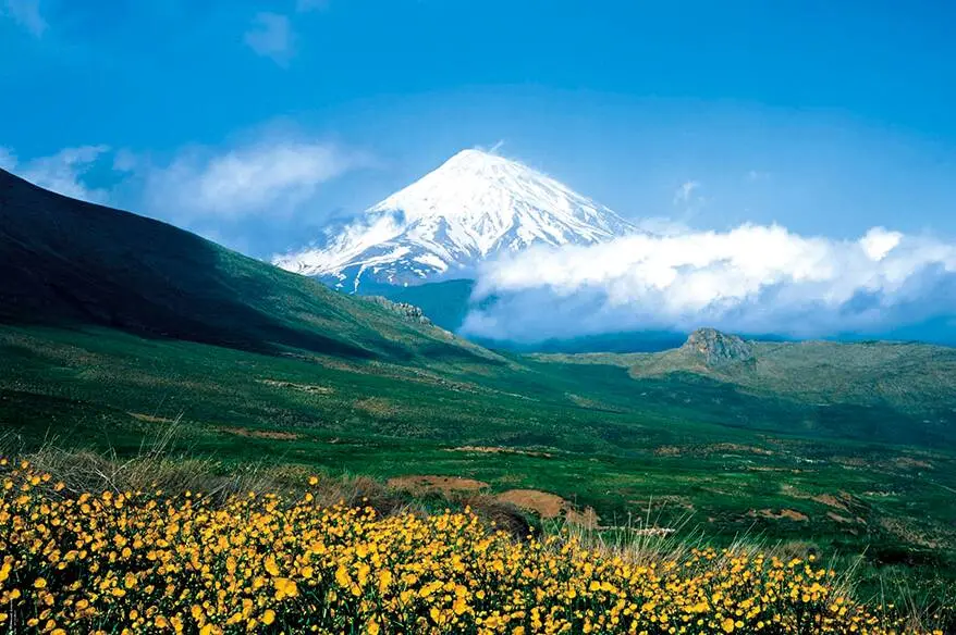 چشمانداز کوهستانی سبلان با طبیعت بکر و درههای زیبا
