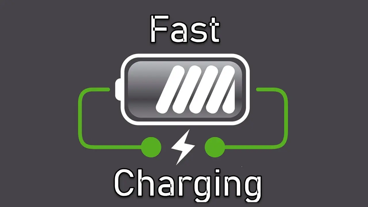 یک تلفن هوشمند در حال شارژ سریع با کابل USB-C و شارژر اختصاصی