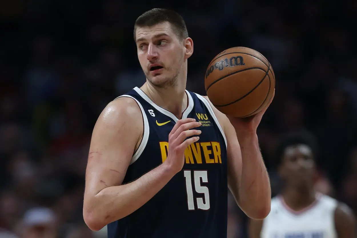 نیکولا یوکیچ در حال بازی برای دنور ناگتس در لیگ NBA