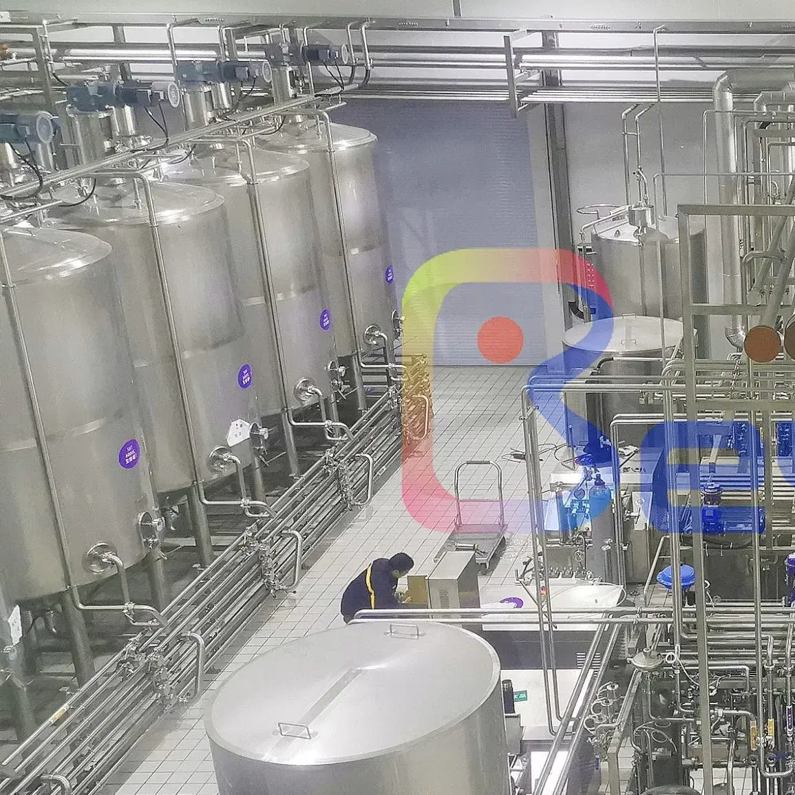 دستگاه پاستوریزاسیون شیر در کارخانه تولید