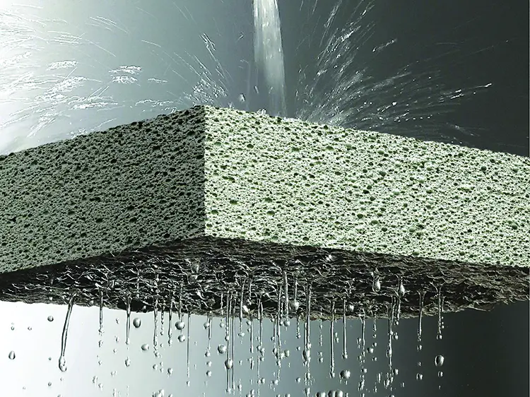 نمونهای از دیوار ساخته شده با فوم بتن که نشاندهنده ساختار سبک و عایق آن است