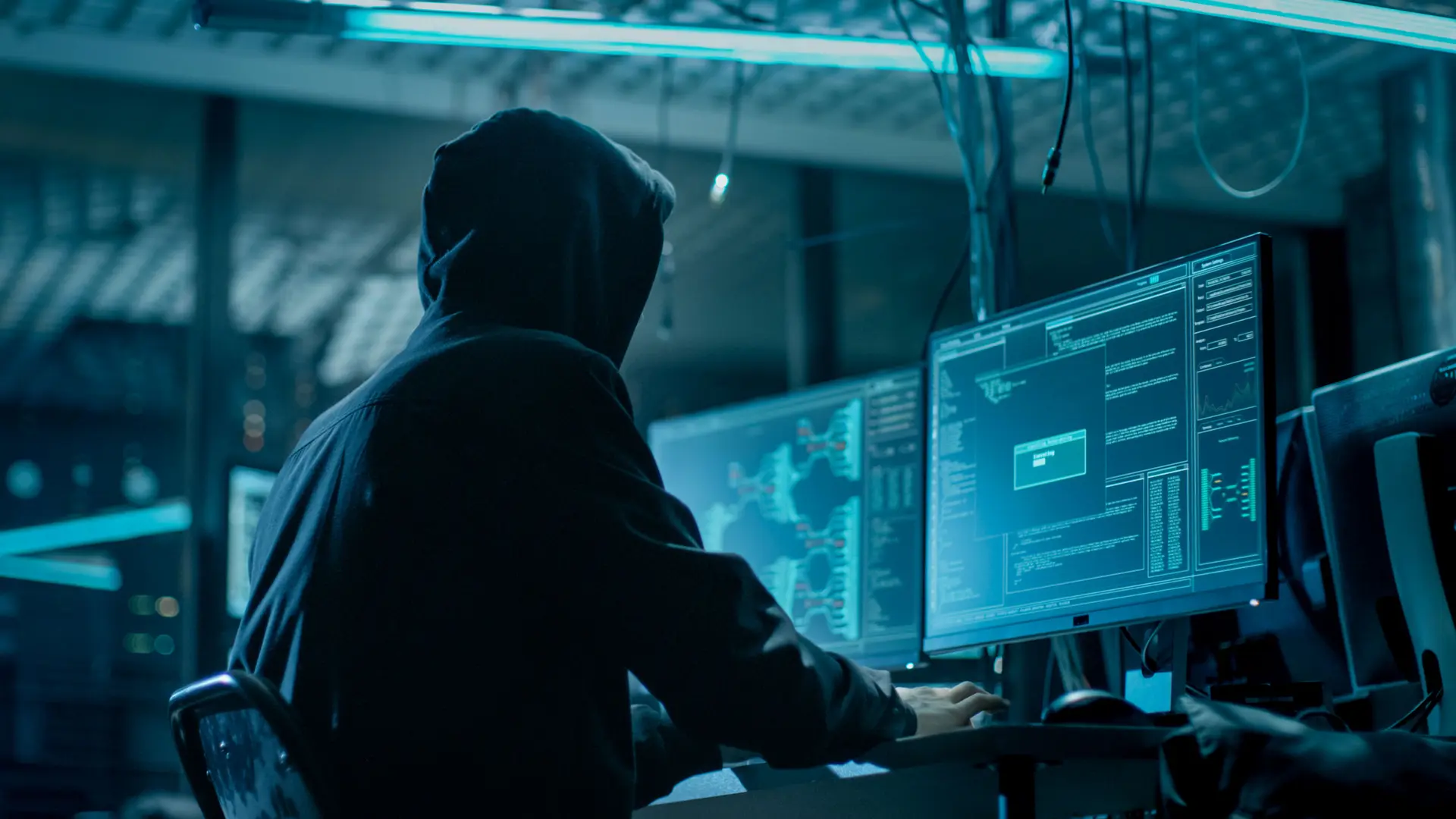 حمله DDoS چیست و چگونه یک سرویس اینترنتی را از دسترس خارج می‌کند؛ راهنمای کامل و کاربردی