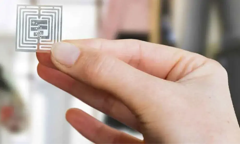 مقایسه بین برچسب RFID و بارکد از نظر عملکرد و کاربرد