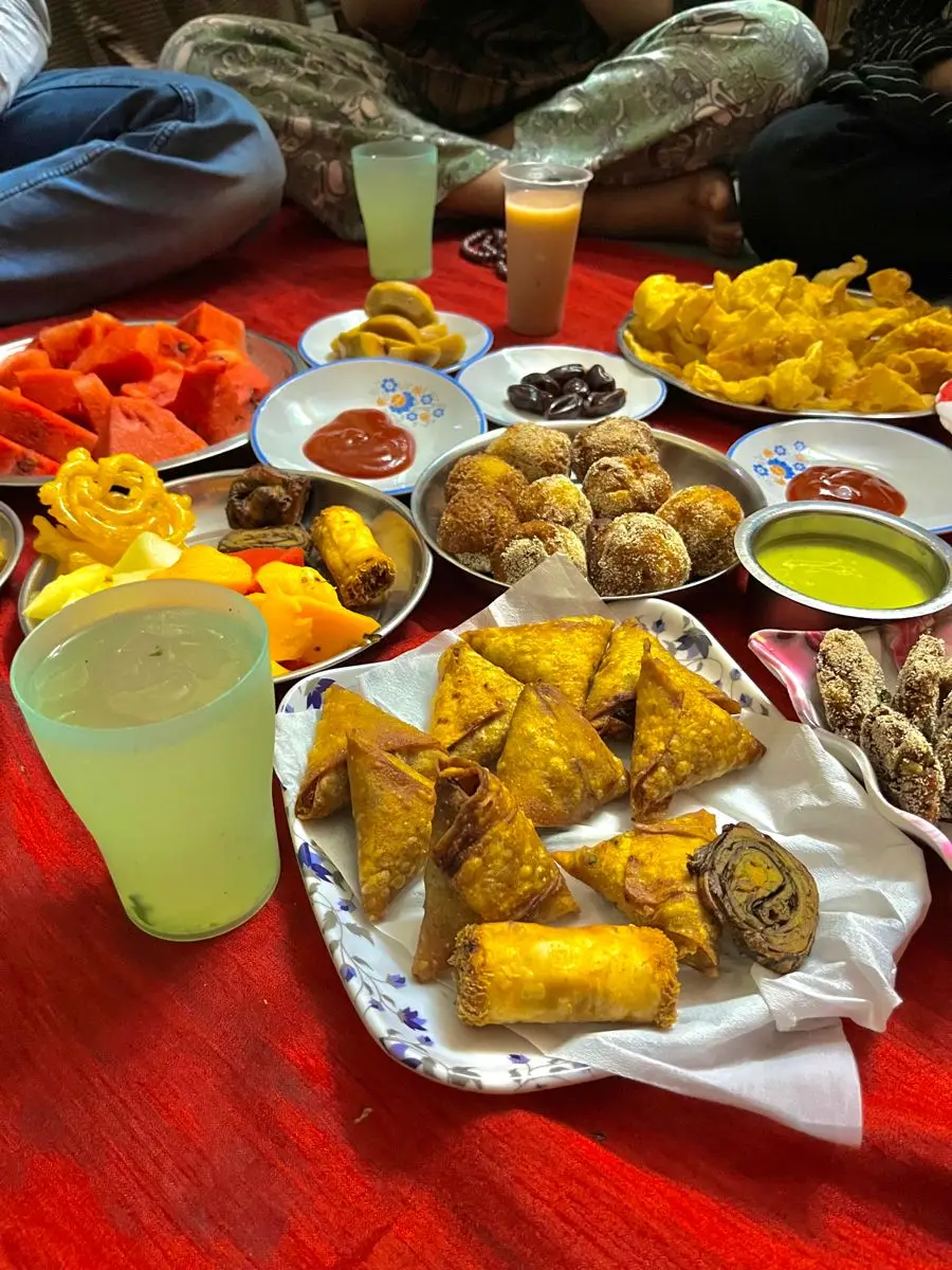 غذاهای سنتی مانند آش و شوربه برای افطار