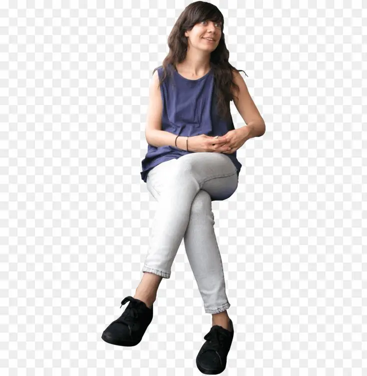 یک فرد در حال استفاده از میز نشست-ایستاد برای کاهش زمان نشستن