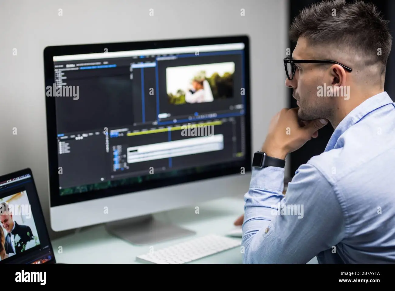 ویرایش ویدئو با نرم‌افزارهای حرفه‌ای مانند Adobe Premiere Pro