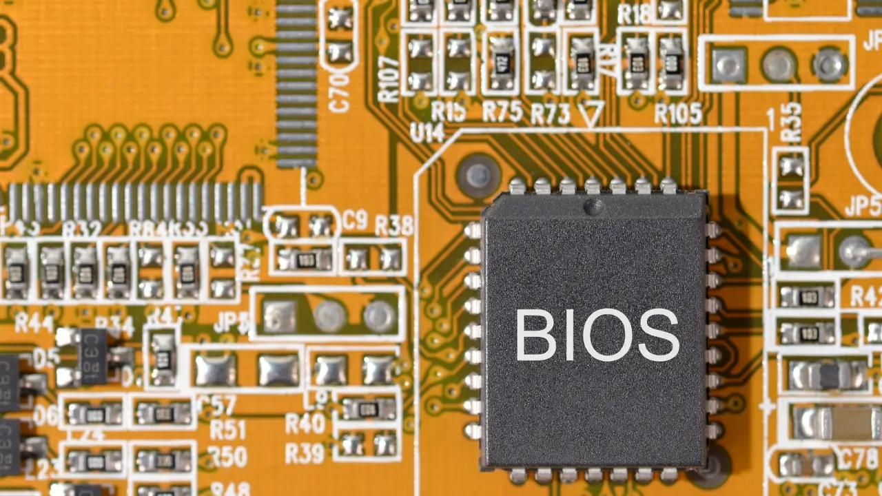 مقایسه رابط کاربری BIOS و UEFI