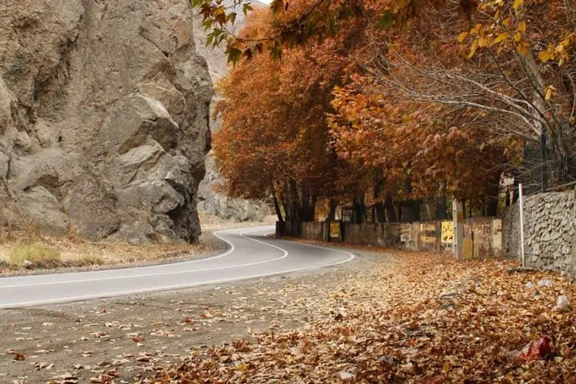دریاچه لار در فصول مختلف سال با مناظر طبیعی بکر