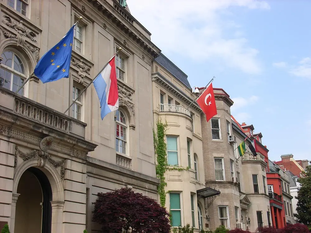 برای زدیک‌ترین سفارت یا کنسولگری را پیدا کنیم چه کنیم؟ چطور بهترین انتخاب را داشته باشیم؟