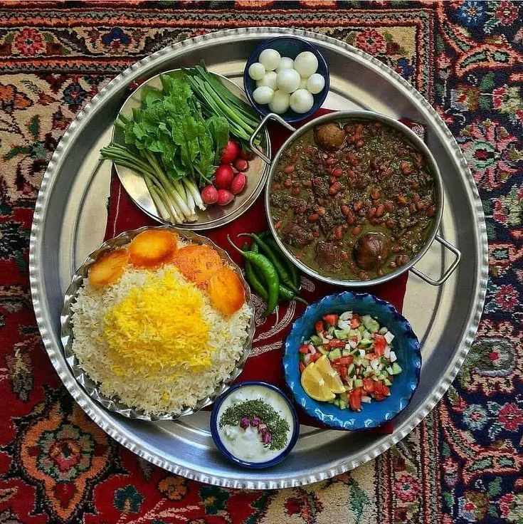 ماش و میگو، یکی از غذاهای محلی شمال ایران با طعم تازه و ادویه‌های محلی