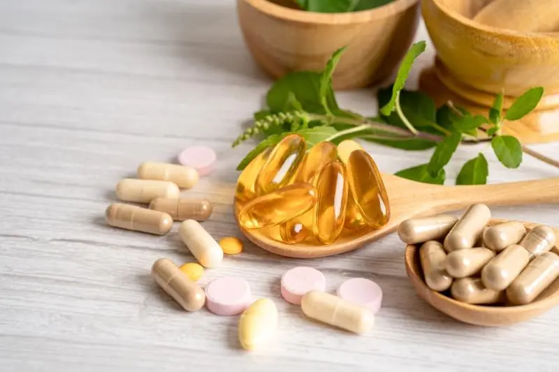 مکمل‌های غذایی مختلف برای شرایط مختلف مانند ویتامین D و آهن