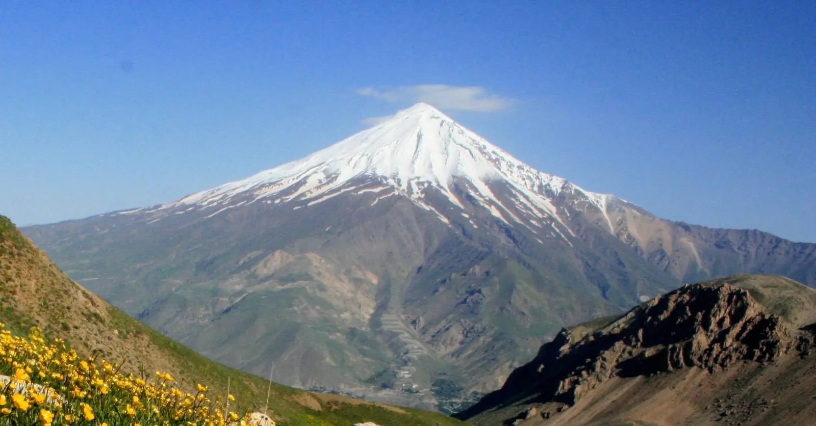 کوه دماوند کجاست و مسیرهای صعود آن کدام‌اند؛ نکات کاربردی و اشتباهات رایج