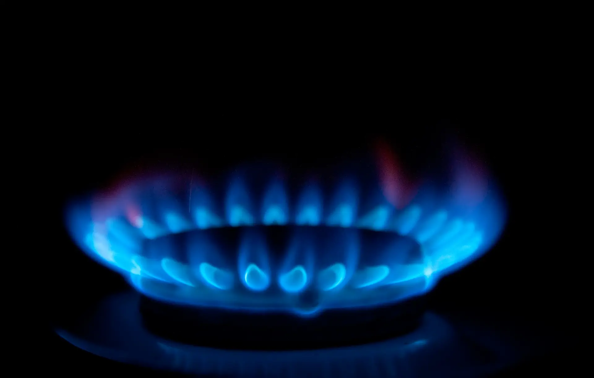 تاسیسات تبدیل گاز طبیعی به LNG در یک کارخانه صنعتی