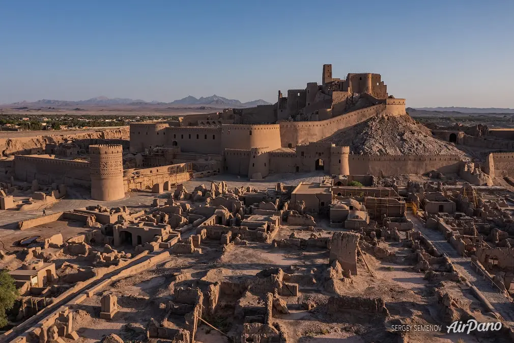 منظره کوهستانی و دشتهای سبز کرمان در فصل بهار