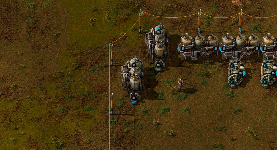 نمای داخلی یک کارخانه صنعتی با تجهیزات الکتریکی و کابلکشی سازماندهی شده
