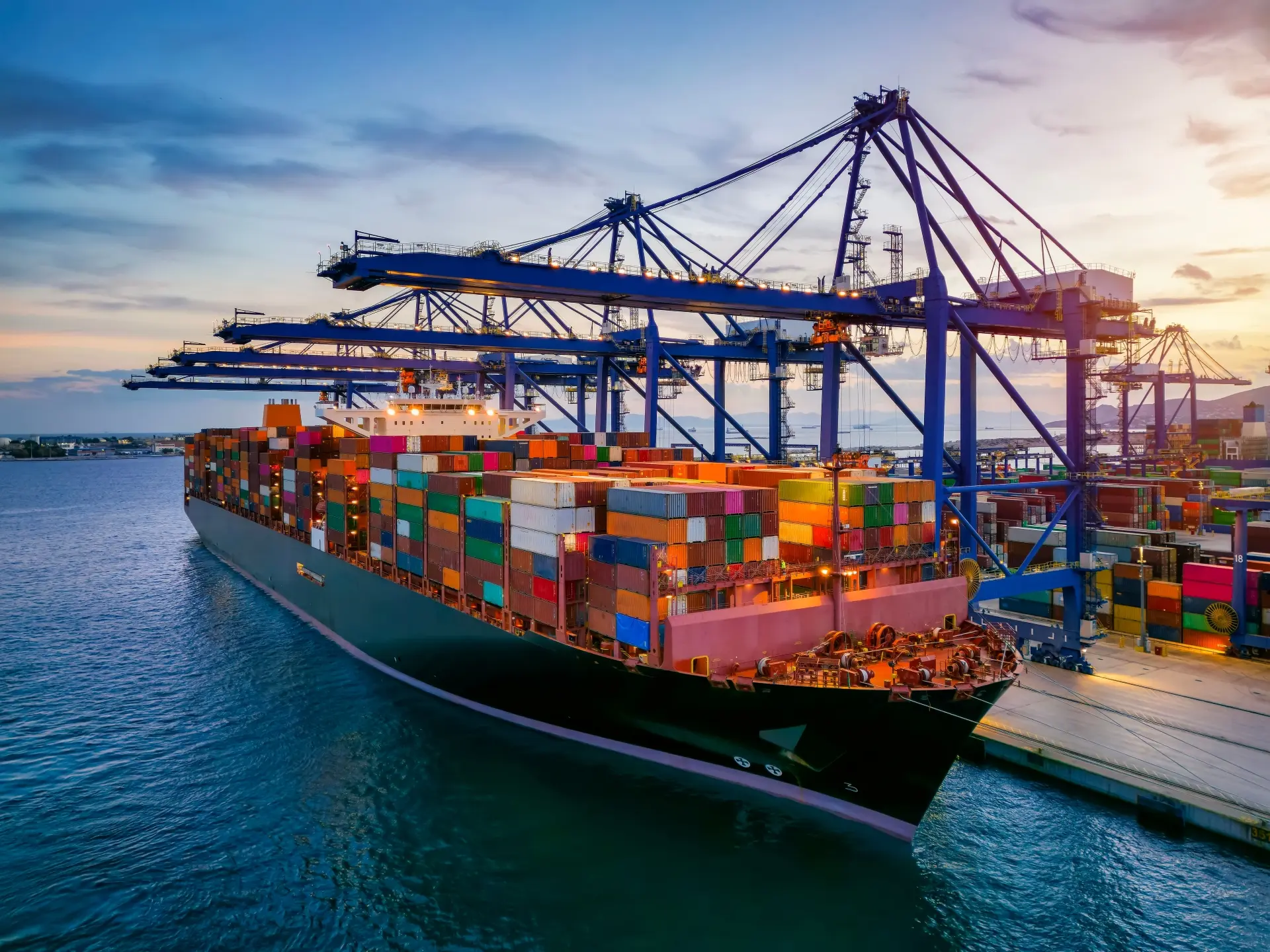مفاهیم INCOTERMS در حمل دریایی و تأثیر آن بر هزینههای واردات