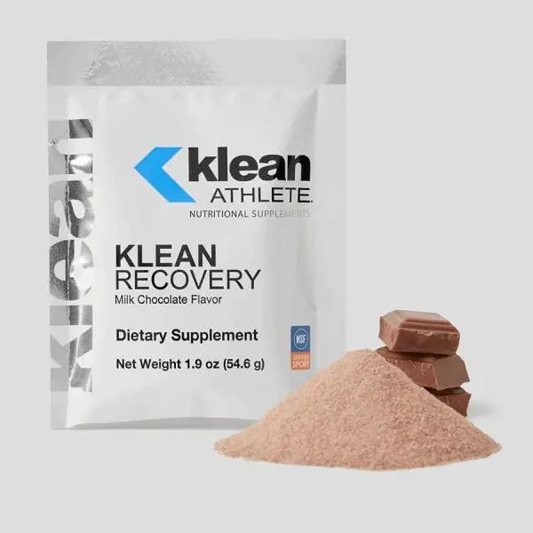 یک ورزشکار در حال استراحت پس از تمرین برای بازیابی انرژی