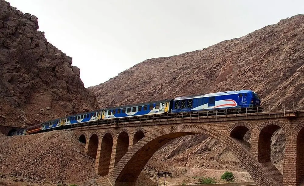 ایستگاه راه‌آهن تهران با معماری سنتی و طراحی خاص
