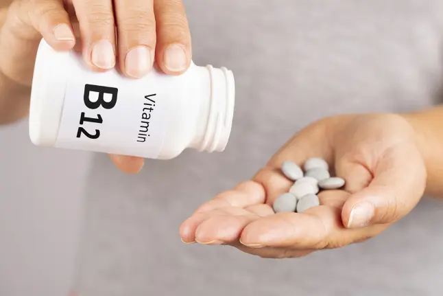 نمونهای از نقش ویتامین B12 در تولید سلولهای قرمز خون و عملکرد سیستم عصبی