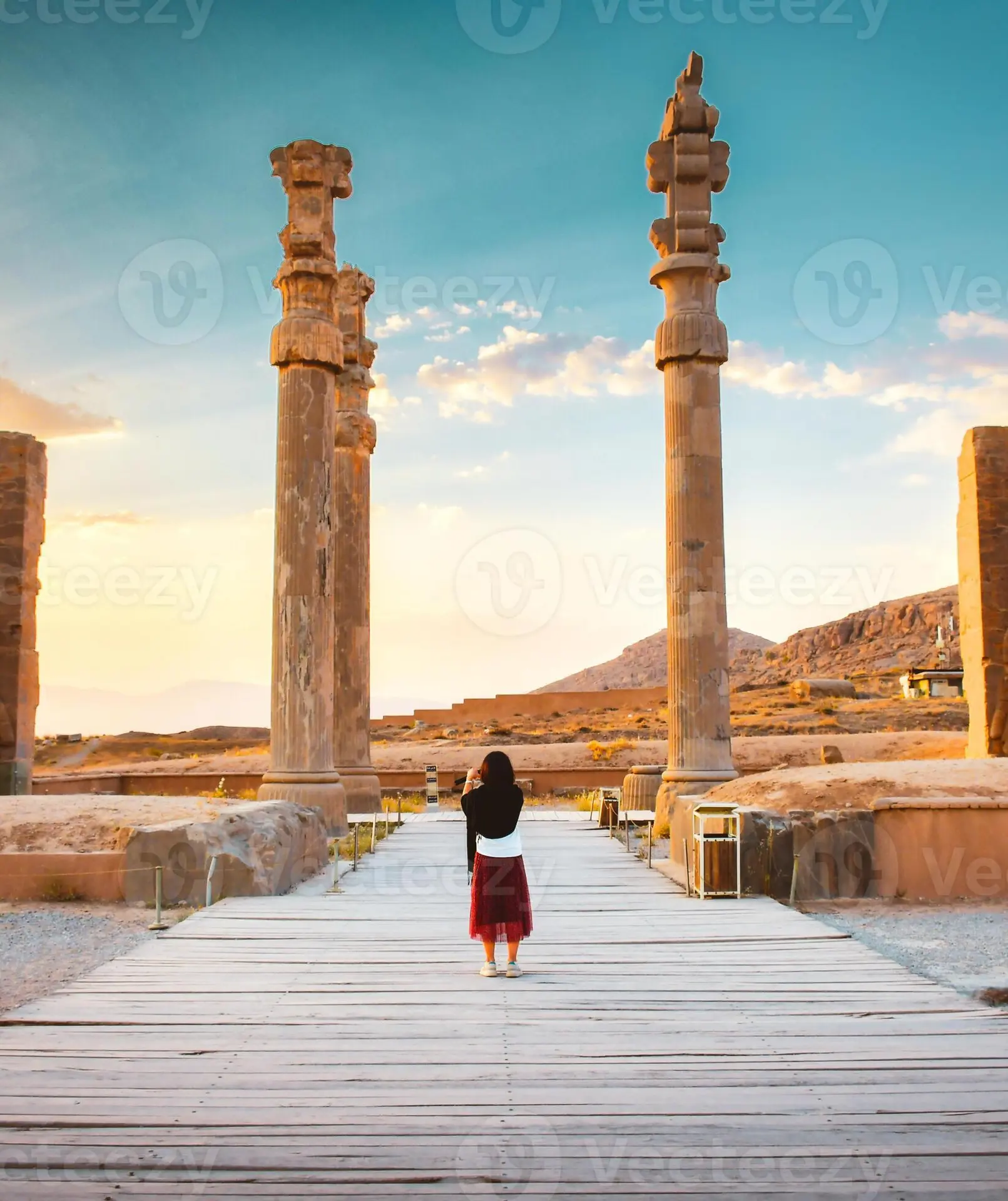 دروازه ملل در تخت جمشید، یکی از مهم‌ترین آثار تاریخی ایران