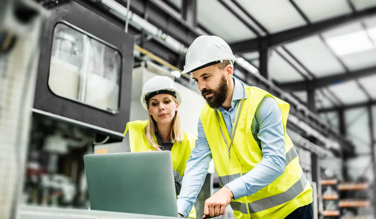 مهندس صنایع چه کاری انجام می‌دهد؛ نکات مهم و کاربردی