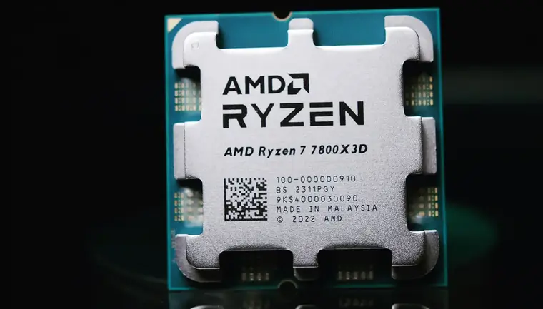 پردازنده Ryzen در داخل یک سیستم کامپیوتری با خنک‌کننده مایع