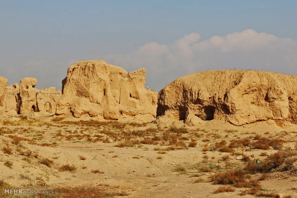 منظره تاریخی شهر نیشابور با معماری سنتی و خیابانهای قدیمی