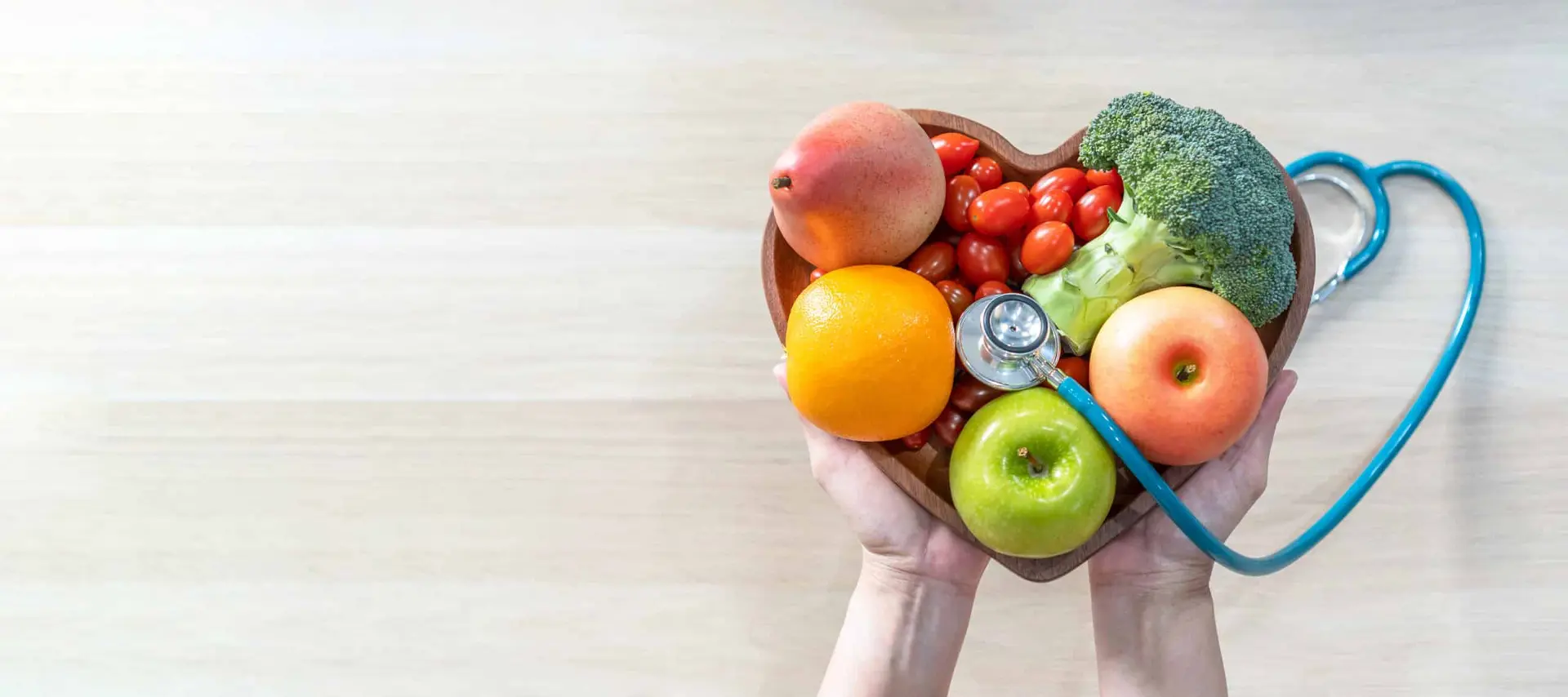 مجموعه‌ای از غذاهای سالم و پروتئینی برای ورزشکاران