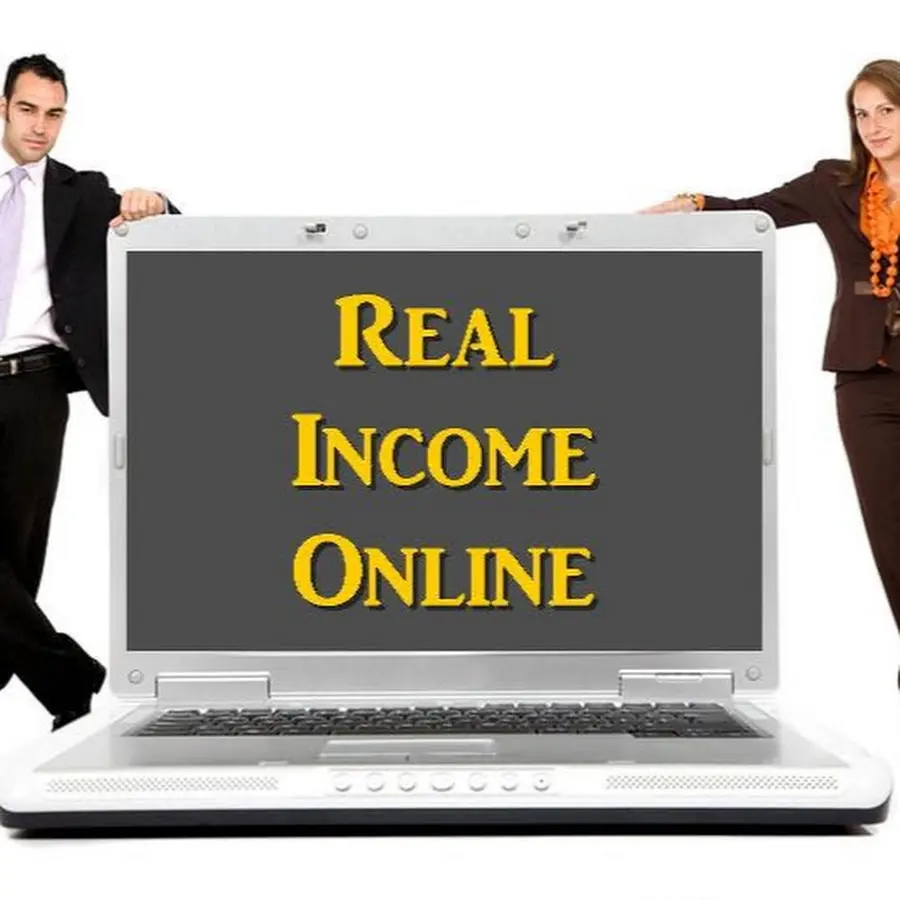 افراد مختلفی با مهارتهای متنوع در حال کار روی لپتاپ و تبلت